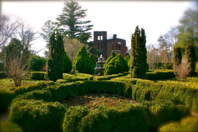 Barnsley Gardens Ruins with English Garden