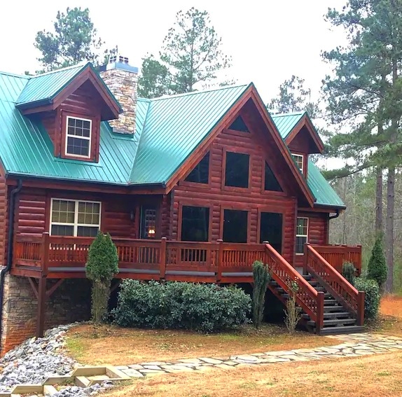 Selah log cabin, with lake access via VRBO