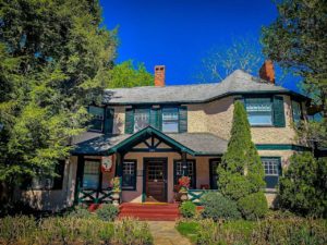 Exterior of Pinecrest Bed aBreakfast in Asheville NC