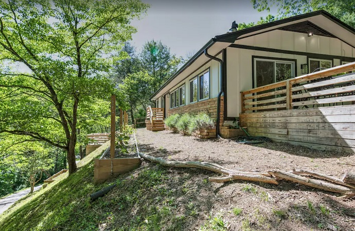 Modern Treetop rental house in Asheville NC