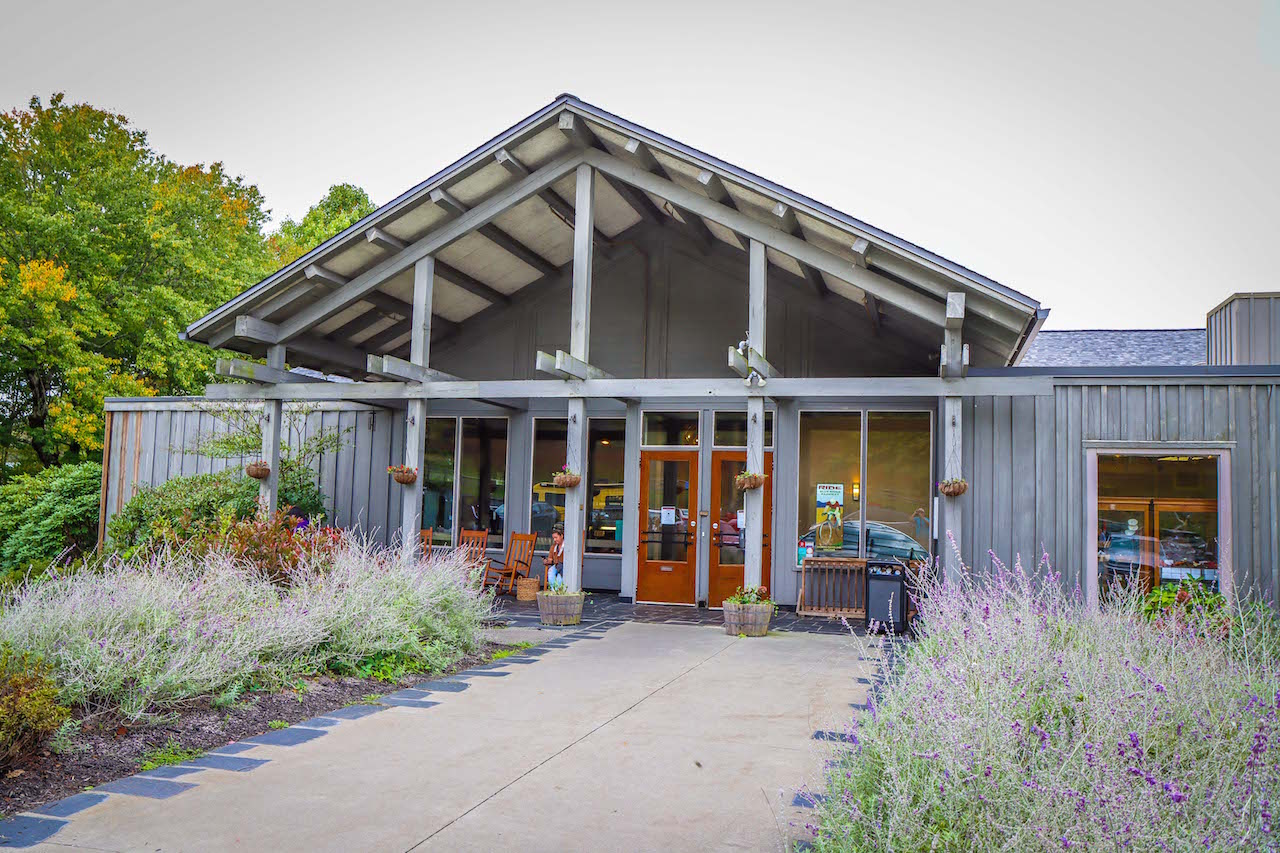 Peaks of Otter Lodge in Bedford VA - places to stay on the blue ridge parkway