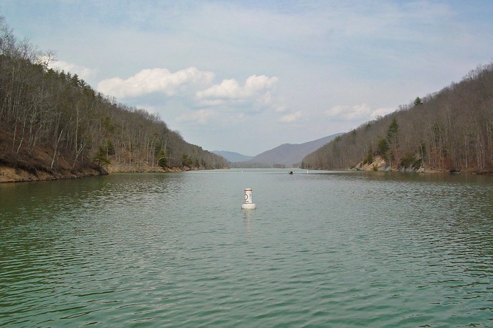 Best Lakes in VA - Lake Moomaw