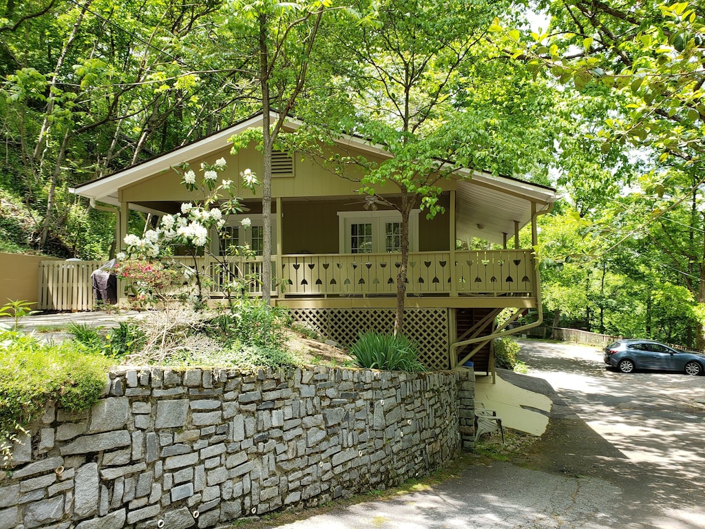  Lucerne Chalet - pet friendly cabins in asheville nc