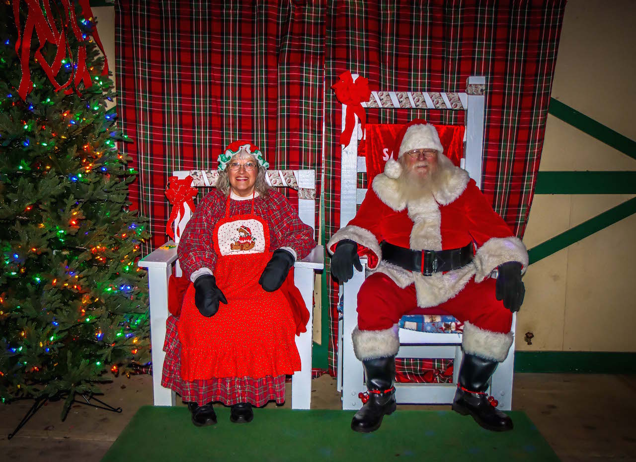 Photos with Santa & Mrs Claus in Helen GA