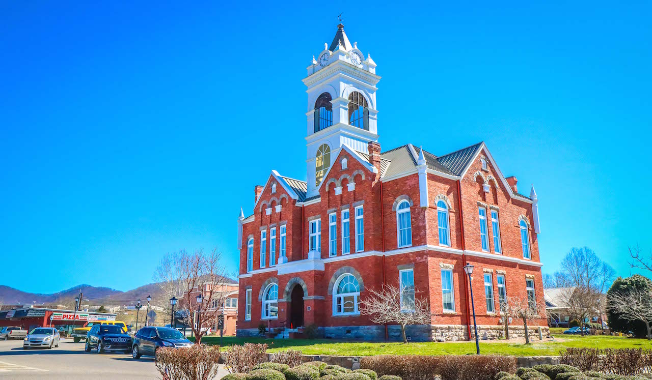 mountain towns in georgia - Union County Historic Courthouse in Blairsville GA