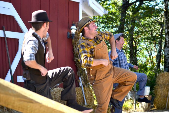 Farmers at Autumn at Oz theme park