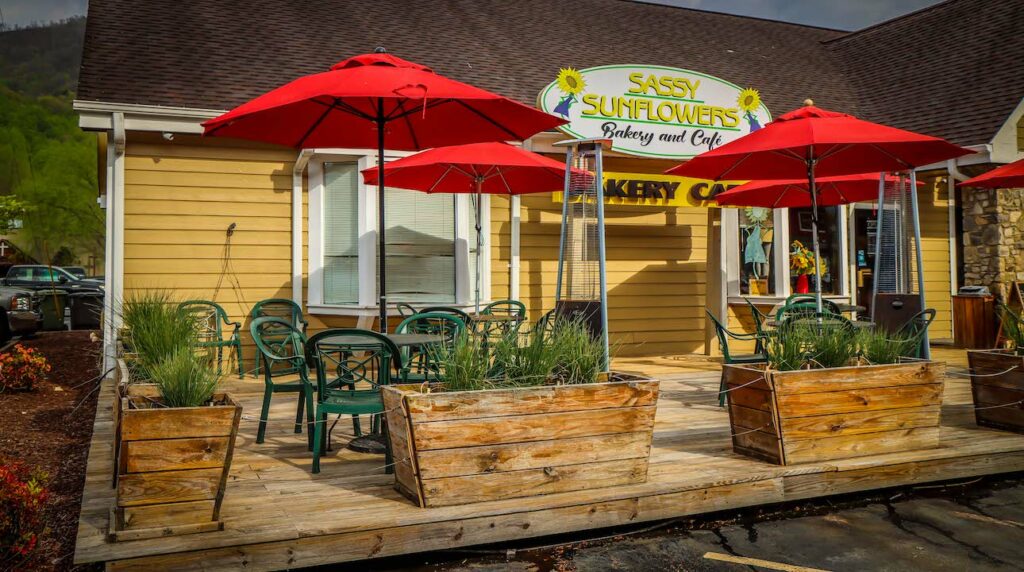 10 Best Cherokee NC Restaurants for Breakfast, Lunch & Dinner