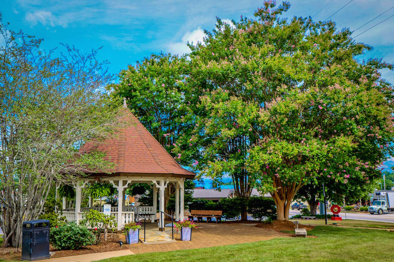 Veterans Memorial Park at Hiawassee Town Square in Hiawassee GA