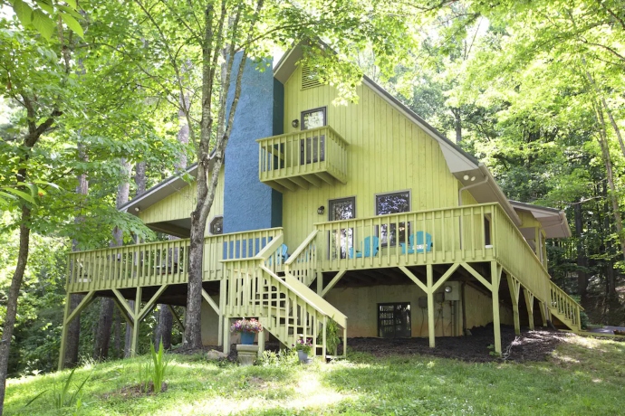 Tree Loft VRBO rental in Weaverville NC