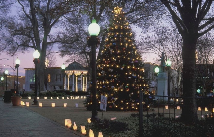 The 25 Best Places To Celebrate Christmas In Atlanta (2023)