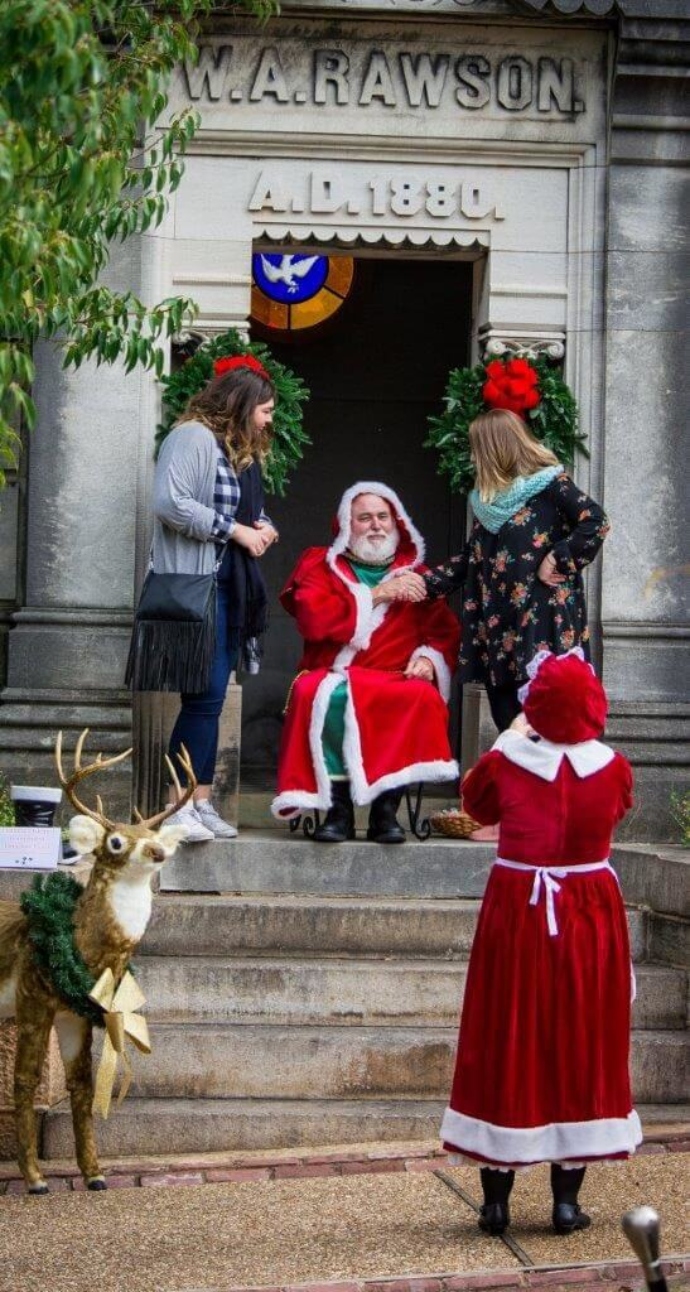 Oakland Cemetary Christmas celebration in Atlanta GA