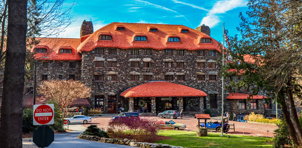 Romantic mountain getaways in North Carolina - Omni Grove Park Inn in Asheville NC