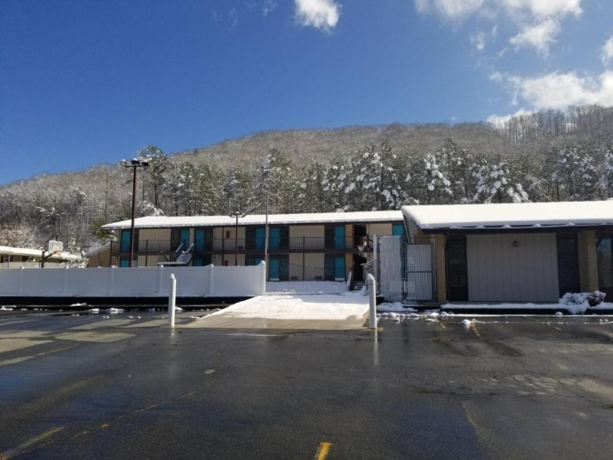 Blue Ridge Georgia hotels - Blue Ridge Rustic Inn in Blue Ridge GA