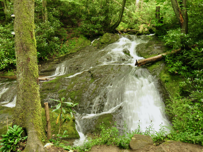 Hiking the Mingo Falls Trail in Cherokee NC- Cherokee NC Waterfalls