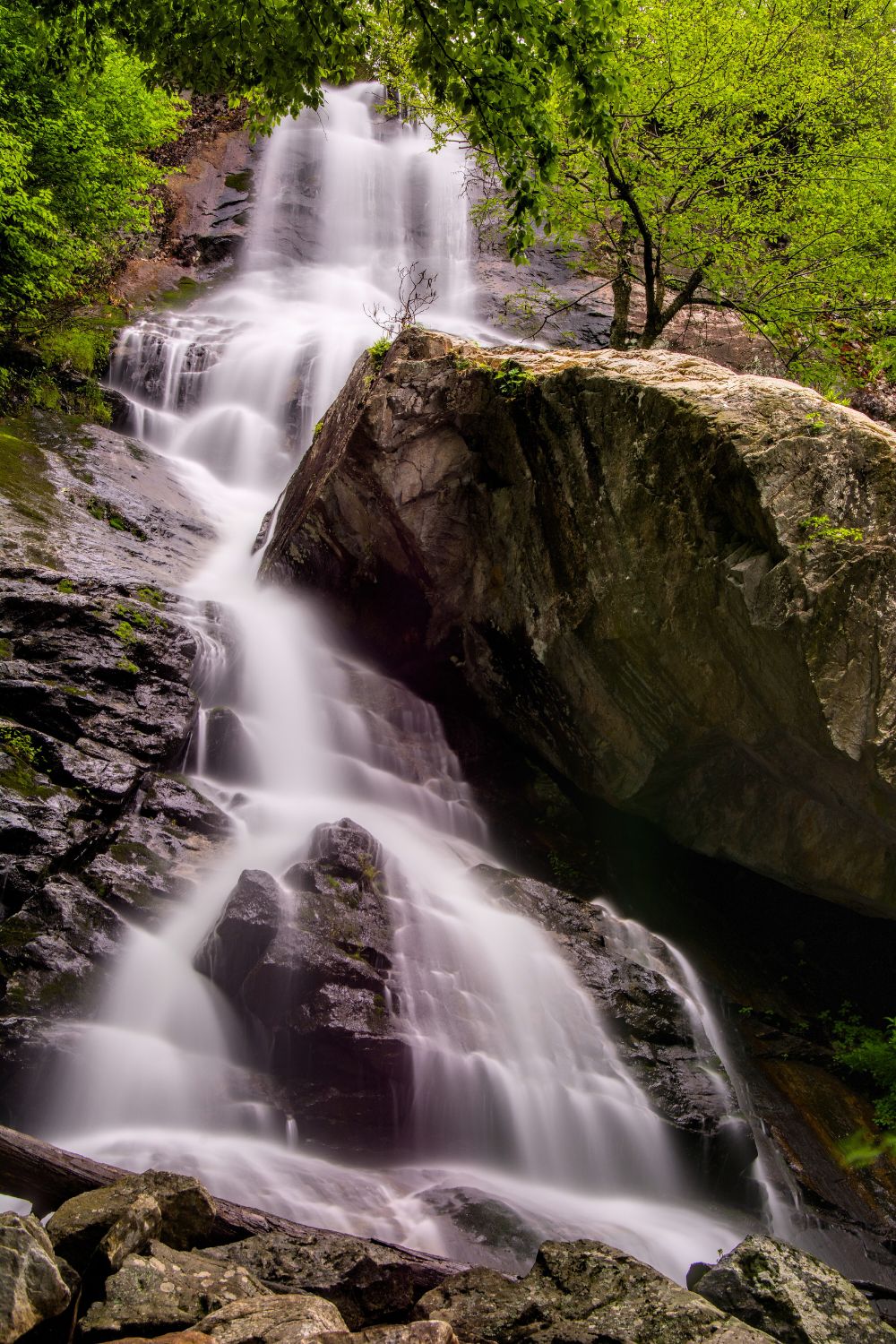 Waterfall hikes in Virginia - Apple Orchard Falls
