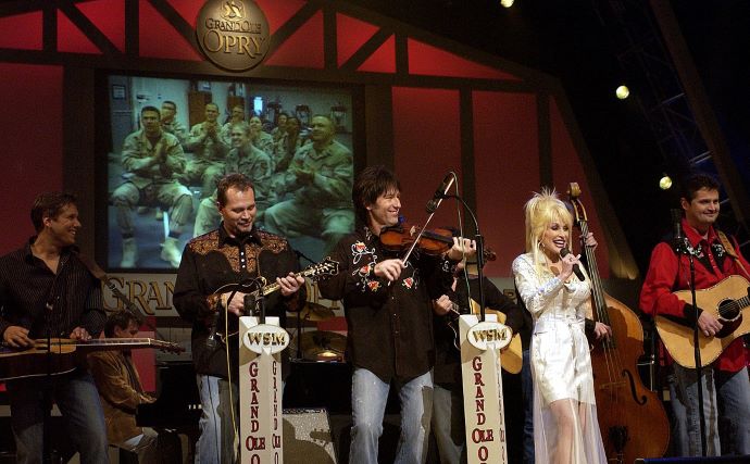 Music in Tennessee - Dolly Parton Sings at the Grand Ole Opry