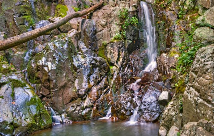 Hiking Shenandoah waterfalls - Rose River Falls