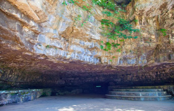 Caves in Tennessee near Nashville 