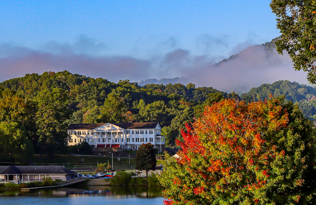 Family resorts in the Smoky Mountains - Shackford Hall at Lake Junaluska Conference & Retreat Center