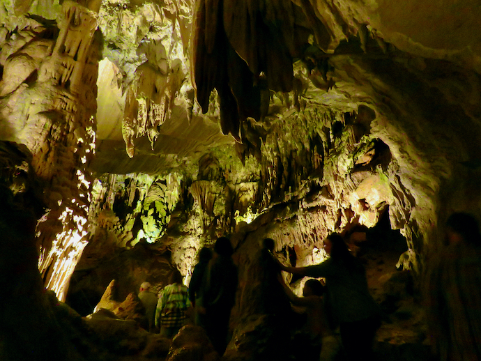 Underground caves Tennessee - Stalactites in Bristol Caverns in Bristol TN