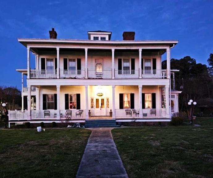 Haunted hotels in Virginia - Historic Boxwood Inn