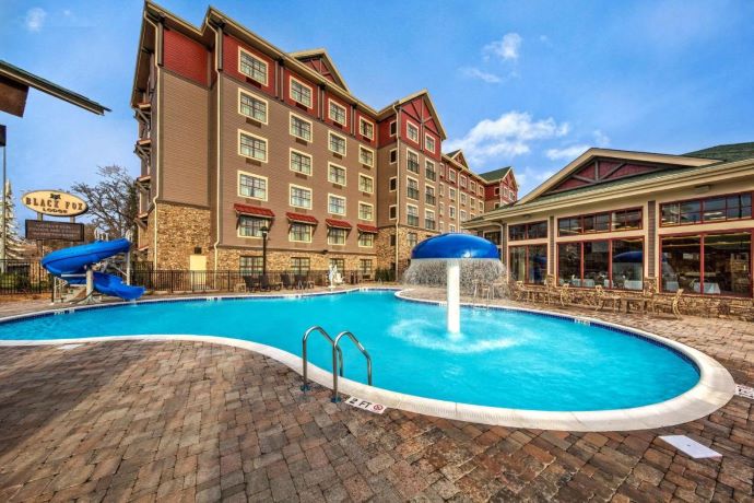 Hotels near the Smoky Mountains - Black Fox Lodge Pigeon Forge TN