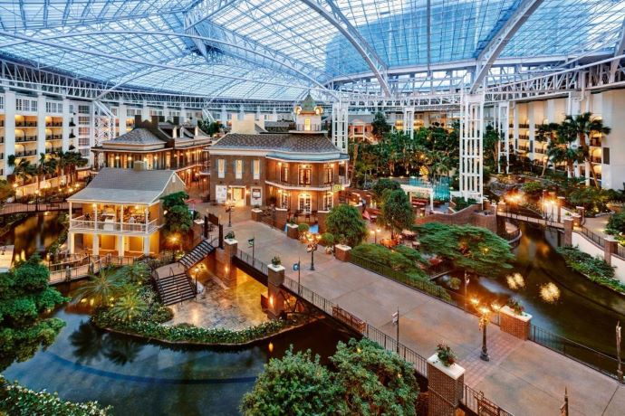 Romantic getaways in Nashville Tennessee - Gaylord Opryland Resort