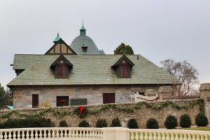 Christmas market in Richmond VA - Maymont Holiday Carriage House 