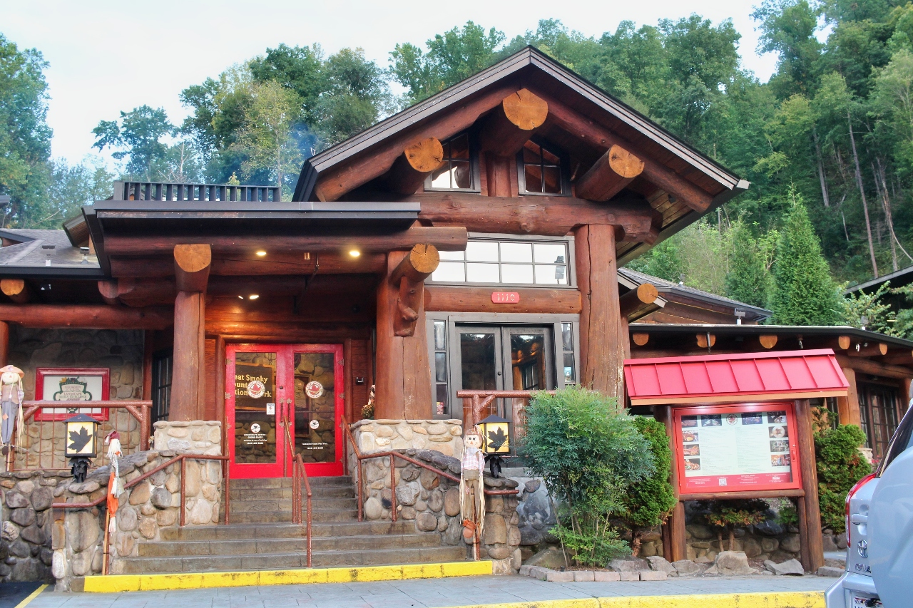 The 10 Best Restaurants in Gatlinburg TN to Visit - Blue Ridge ...