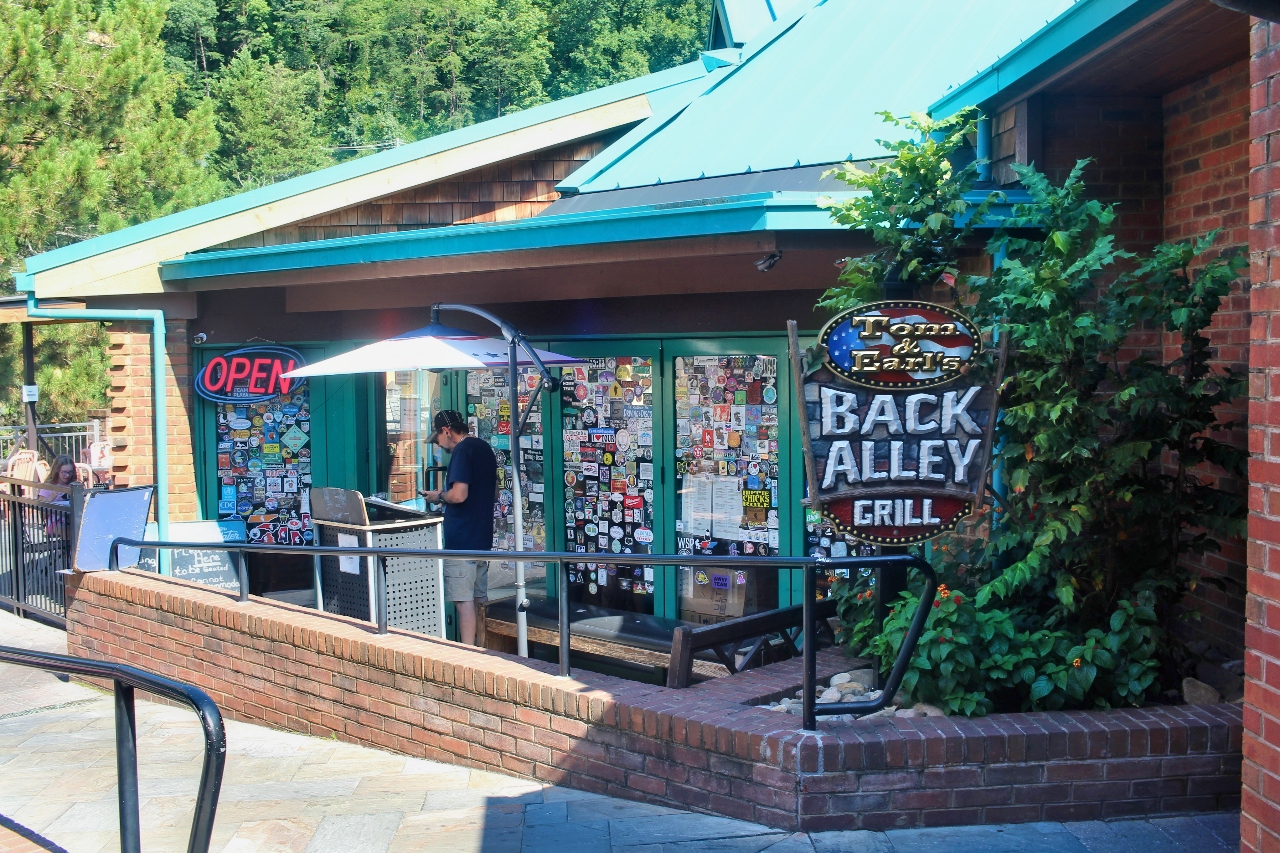 The 10 Best Restaurants in Gatlinburg TN to Visit - Blue Ridge ...